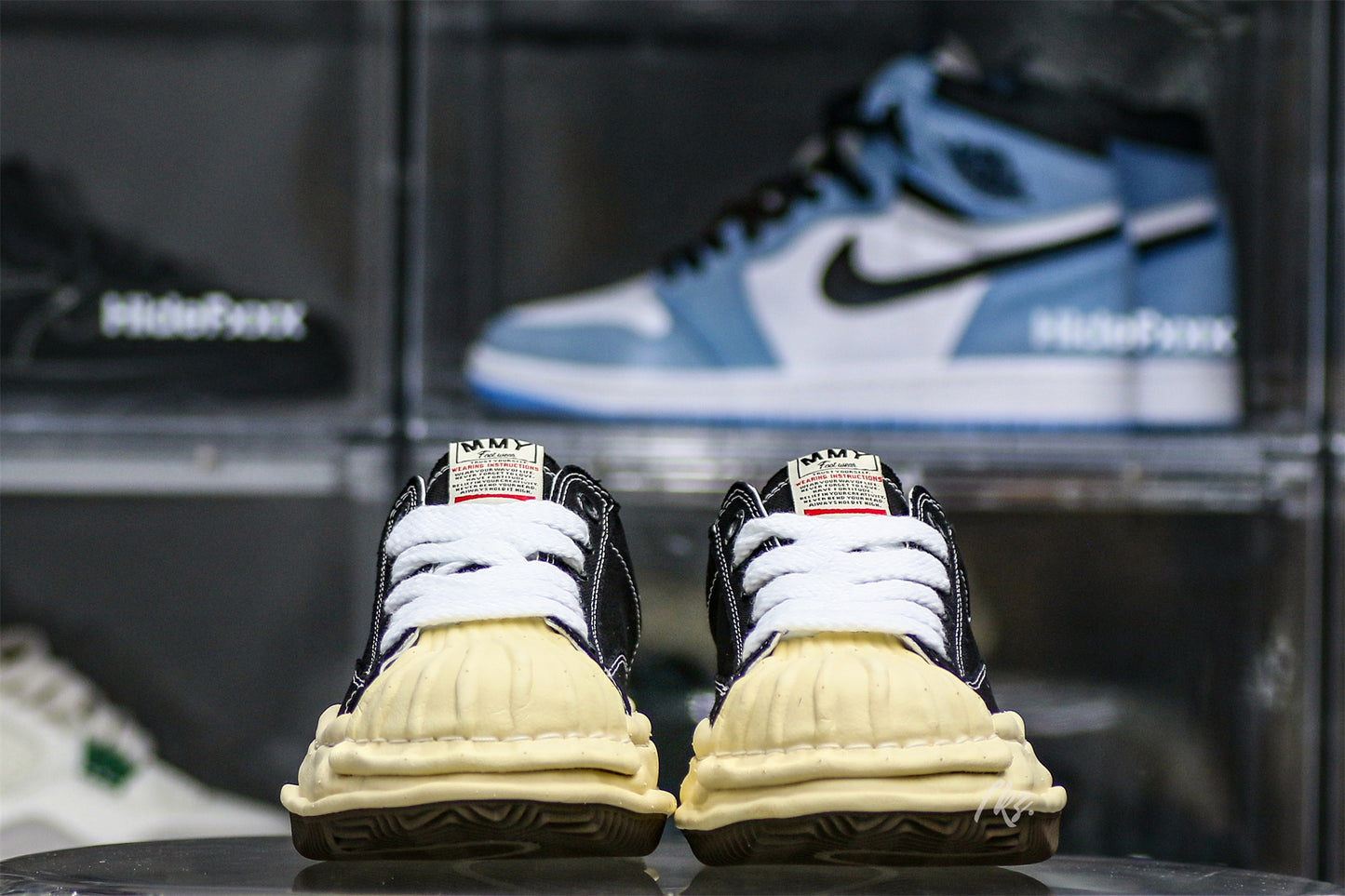 MaisOn Margiel@ Yasuhir0 gum-rubber sole black sneakers