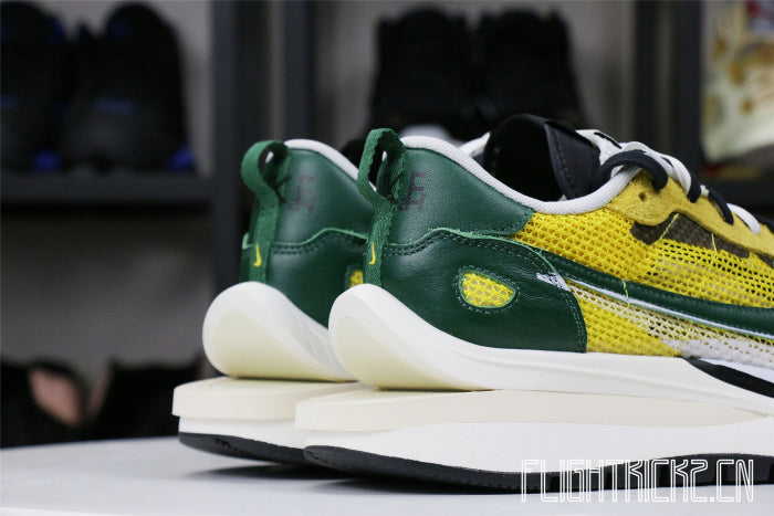 Nike Vaporwaffle sacai Tour Yellow Stadium Green (LN5 A1)