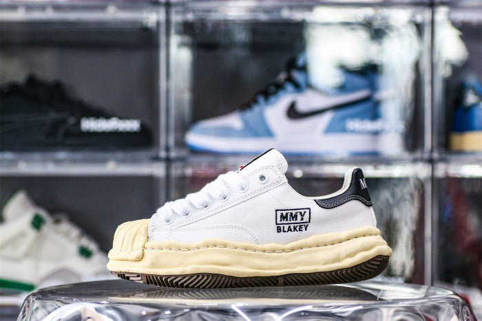 MaisOn Margiel@ Yasuhir0 chunky rubber sole white sneakers