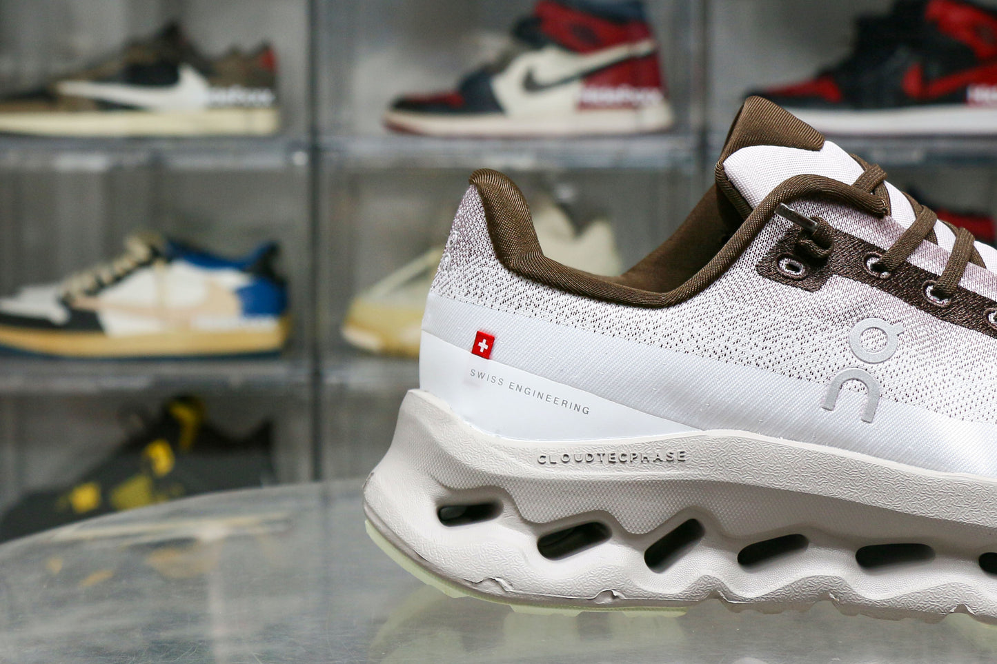 On Cloudtilt 'Quartz Pearl'