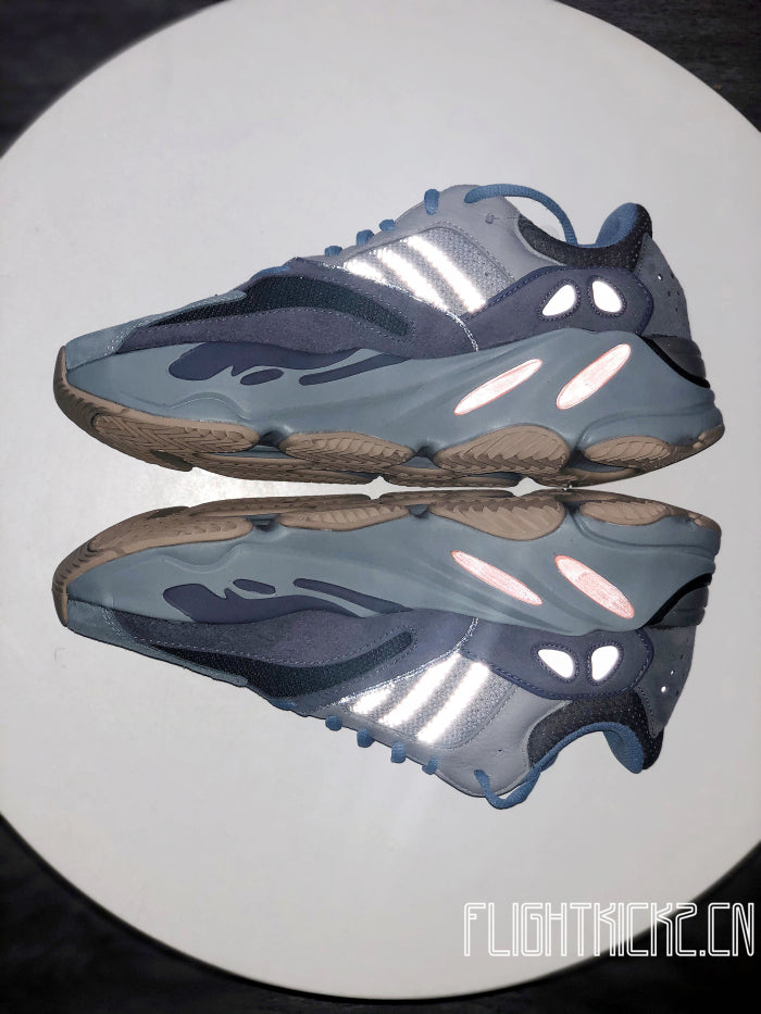 Yeezy Boost 700 Carbon Blue 2020