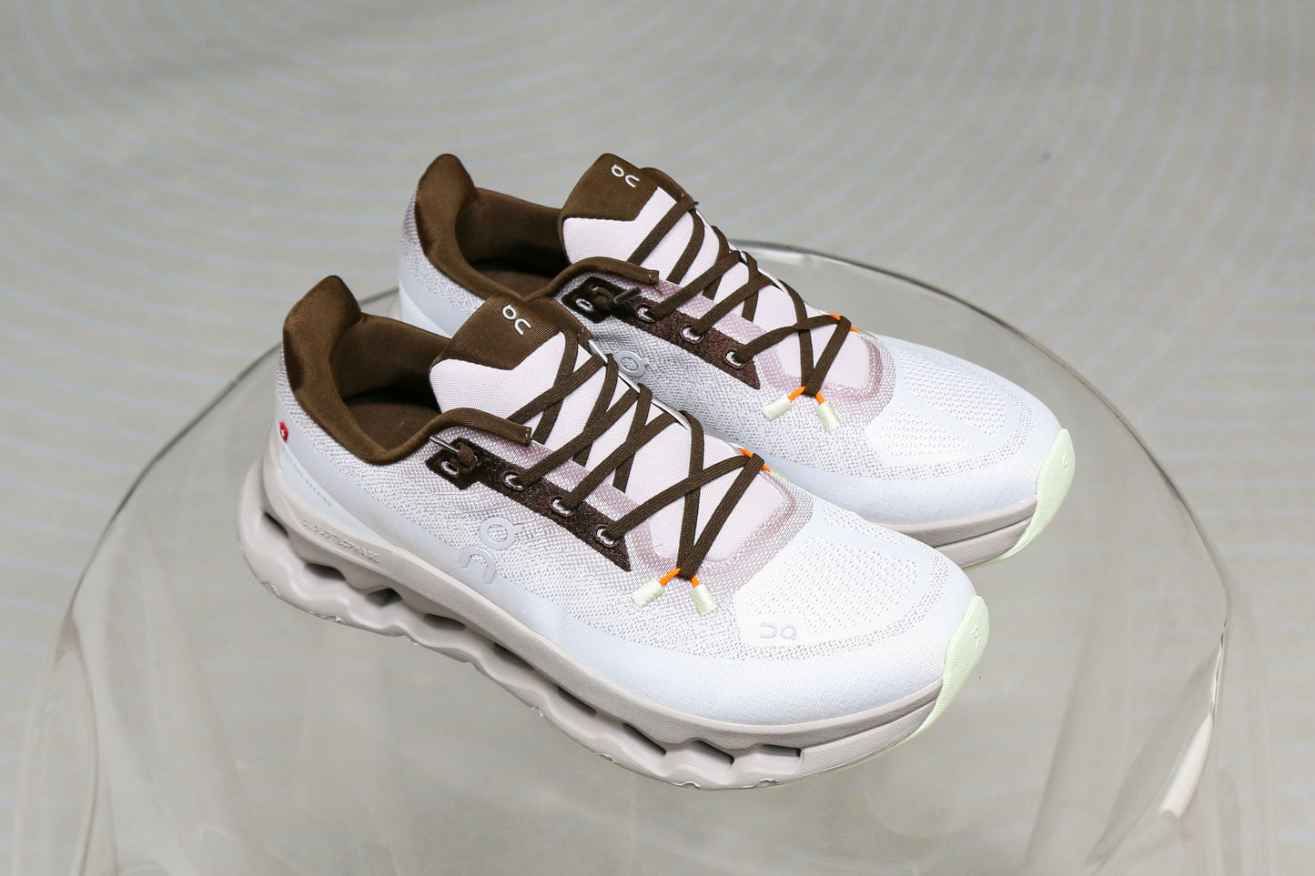 On Cloudtilt 'Quartz Pearl'