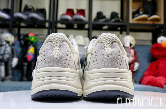 Yeezy Boost 700 Analog 2019