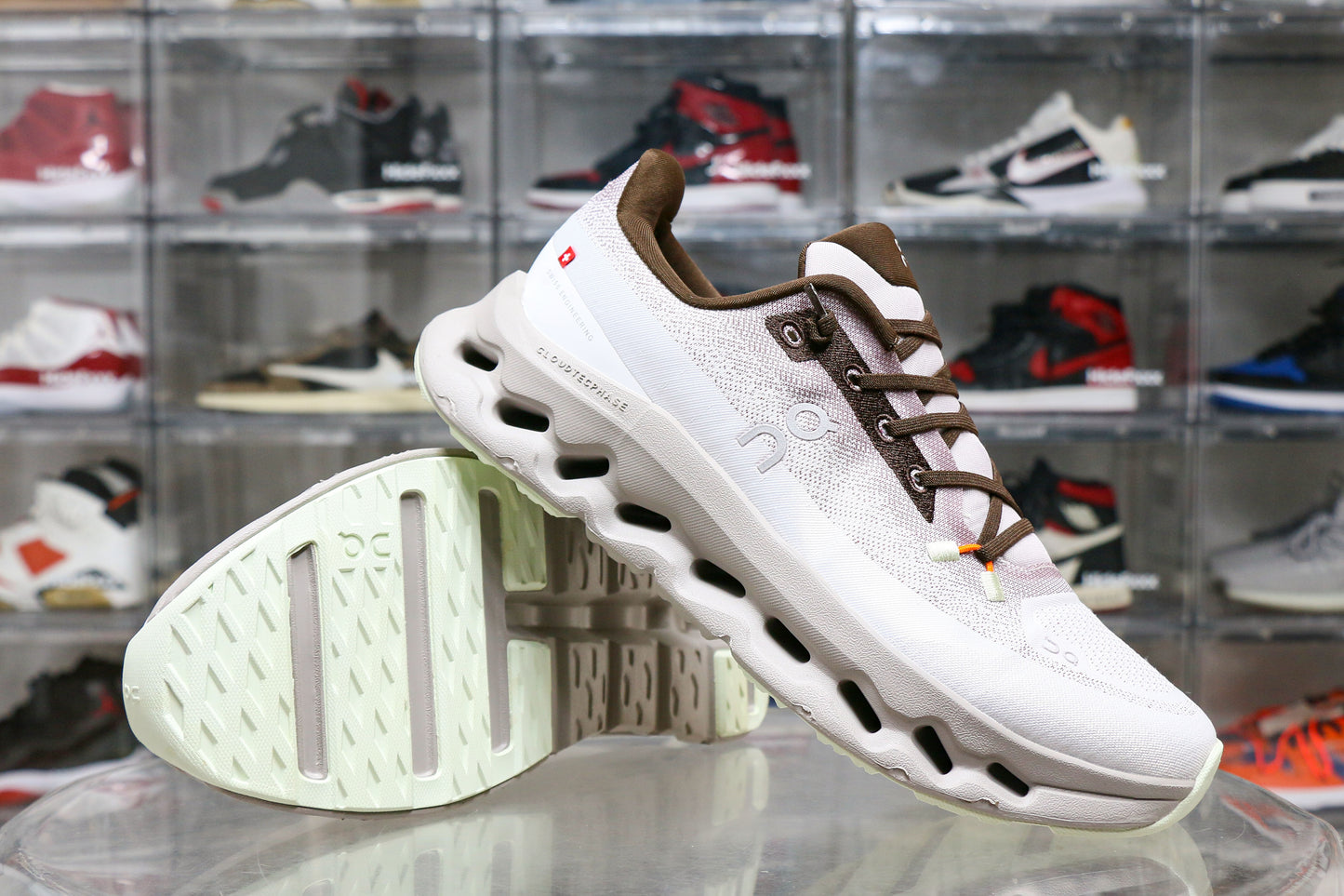 On Cloudtilt 'Quartz Pearl'