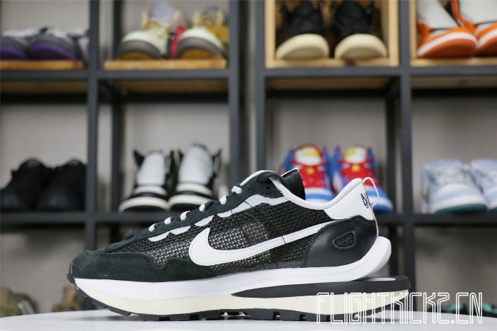 Sacai x Nike Vaporwaffle Black White (LN5 A1)