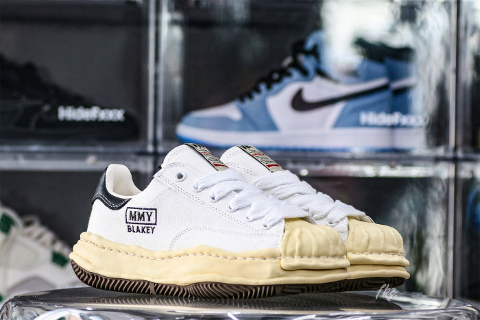 MaisOn Margiel@ Yasuhir0 chunky rubber sole white sneakers