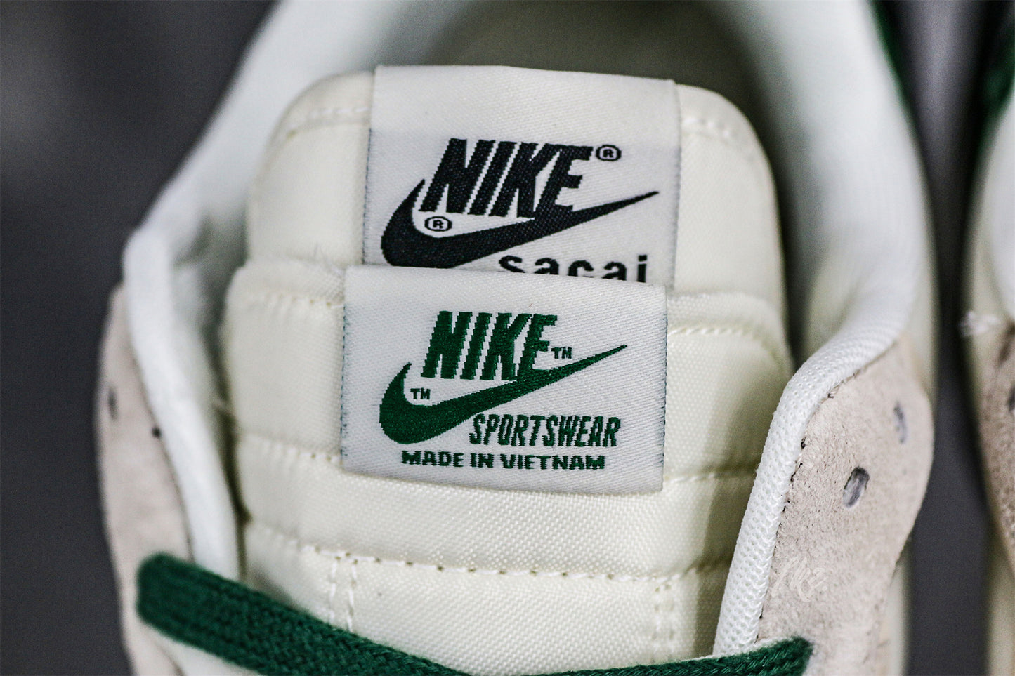Sacai x colegio Nike VaporWaffle 3.0 White Grey Green