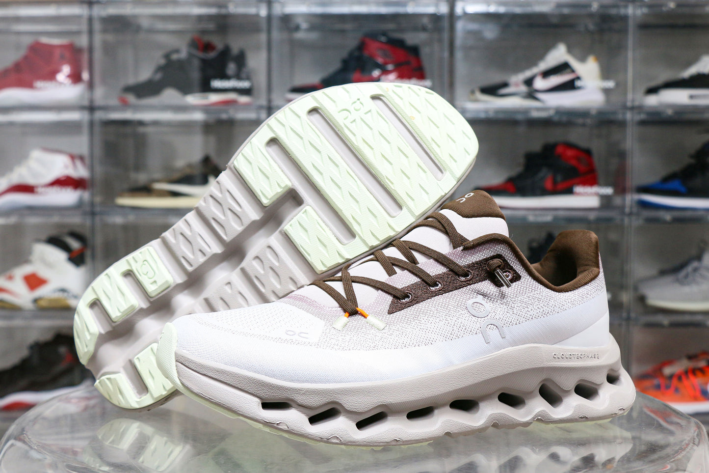 On Cloudtilt 'Quartz Pearl'