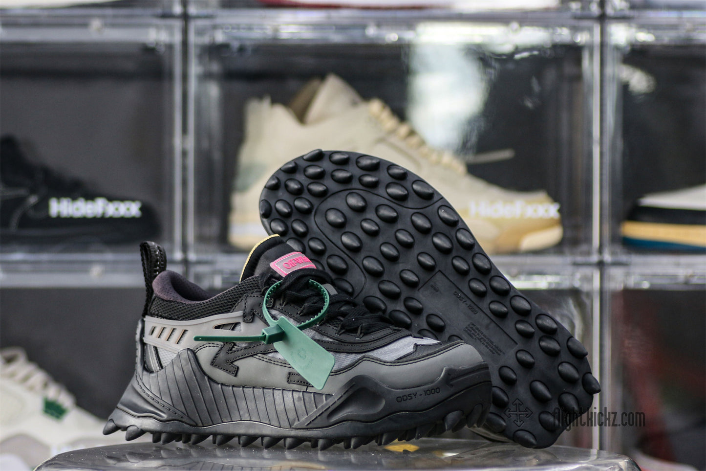 Off-White Odsy-1000 tech low top sneakers