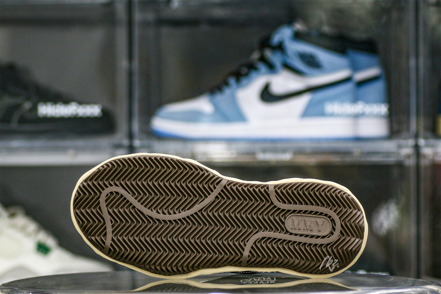 MaisOn Margiel@ Yasuhir0 gum-rubber sole black sneakers