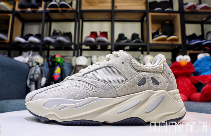 Yeezy Boost 700 Analog 2019