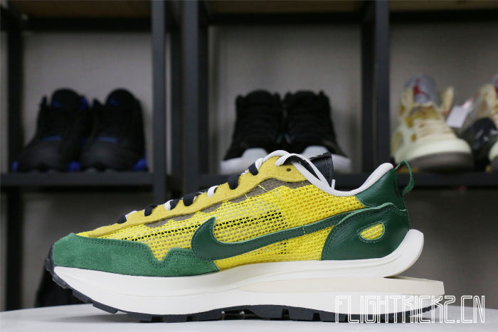 Nike Vaporwaffle sacai Tour Yellow Stadium Green (LN5 A1)