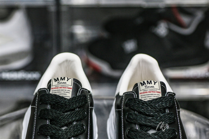 MaisOn Margiel@ Yasuhir0 Blakey logo-patch sneakers