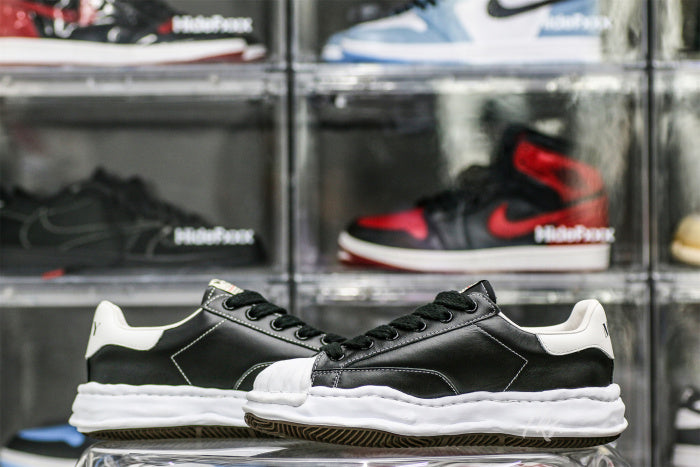 MaisOn Margiel@ Yasuhir0 Blakey logo-patch sneakers