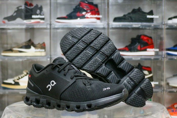 On Cloud X 4 Sneaker Triple Black