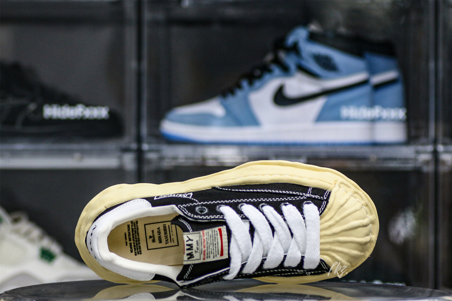 MaisOn Margiel@ Yasuhir0 gum-rubber sole black sneakers