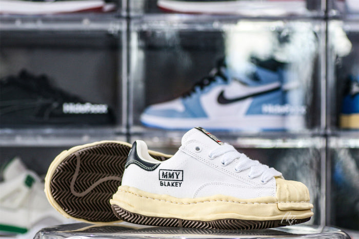 MaisOn Margiel@ Yasuhir0 chunky rubber sole white sneakers