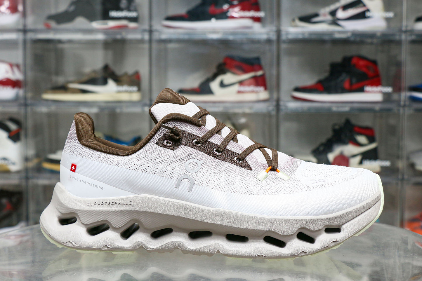 On Cloudtilt 'Quartz Pearl'