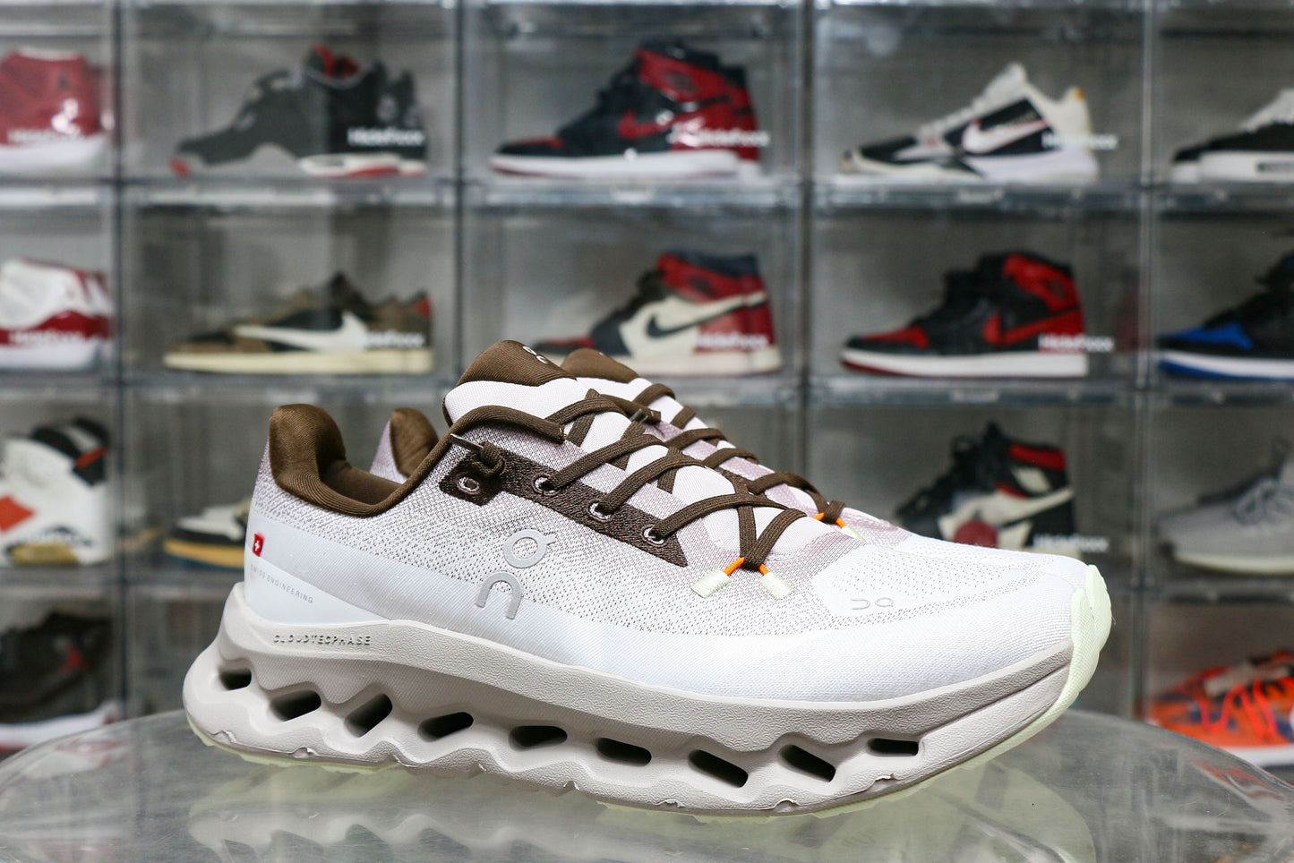 On Cloudtilt 'Quartz Pearl'