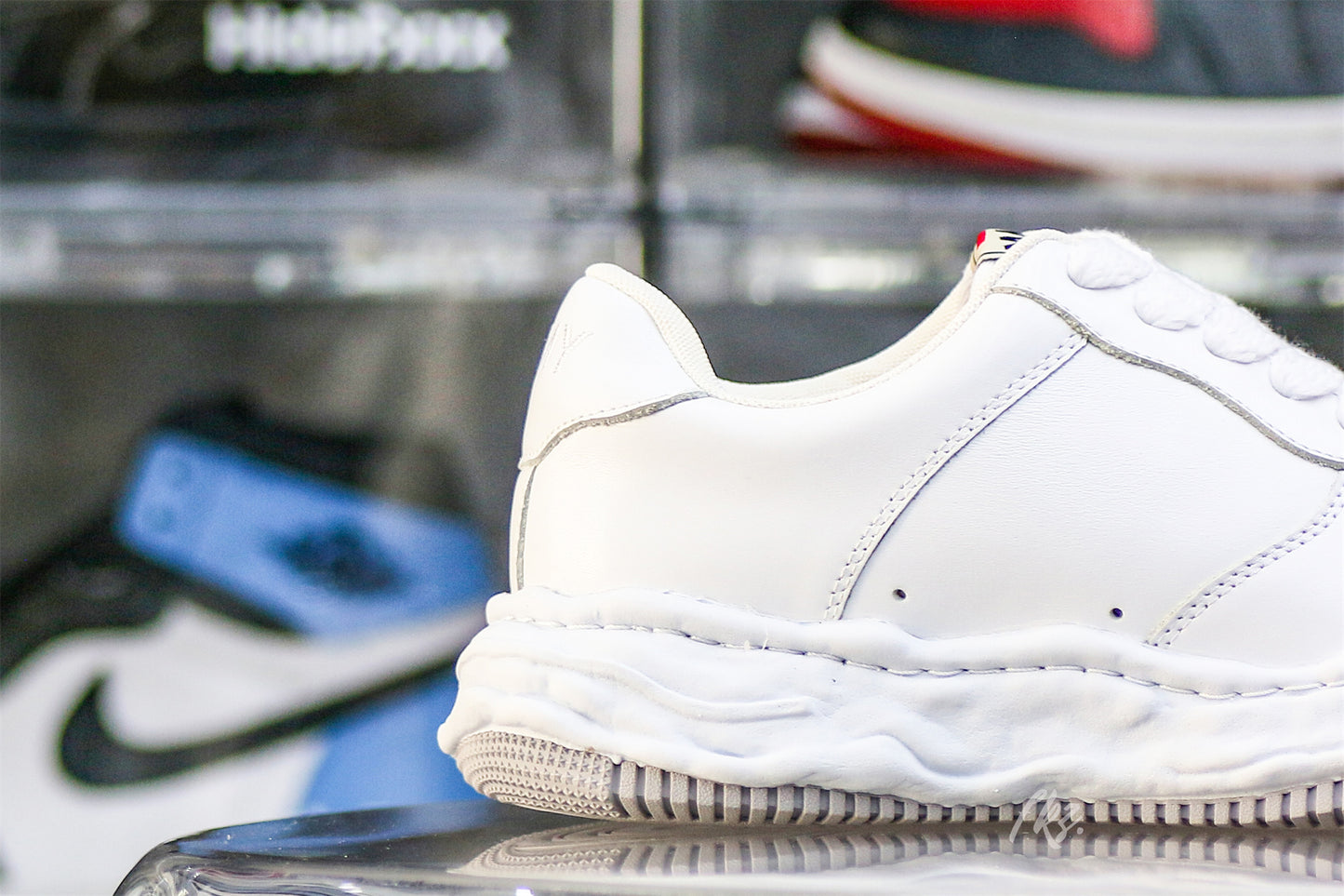 MaisOn Margiel@ Yasuhir0 perforated-detail low-top sneakers