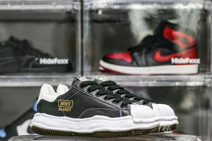 MaisOn Margiel@ Yasuhir0 Blakey logo-patch sneakers