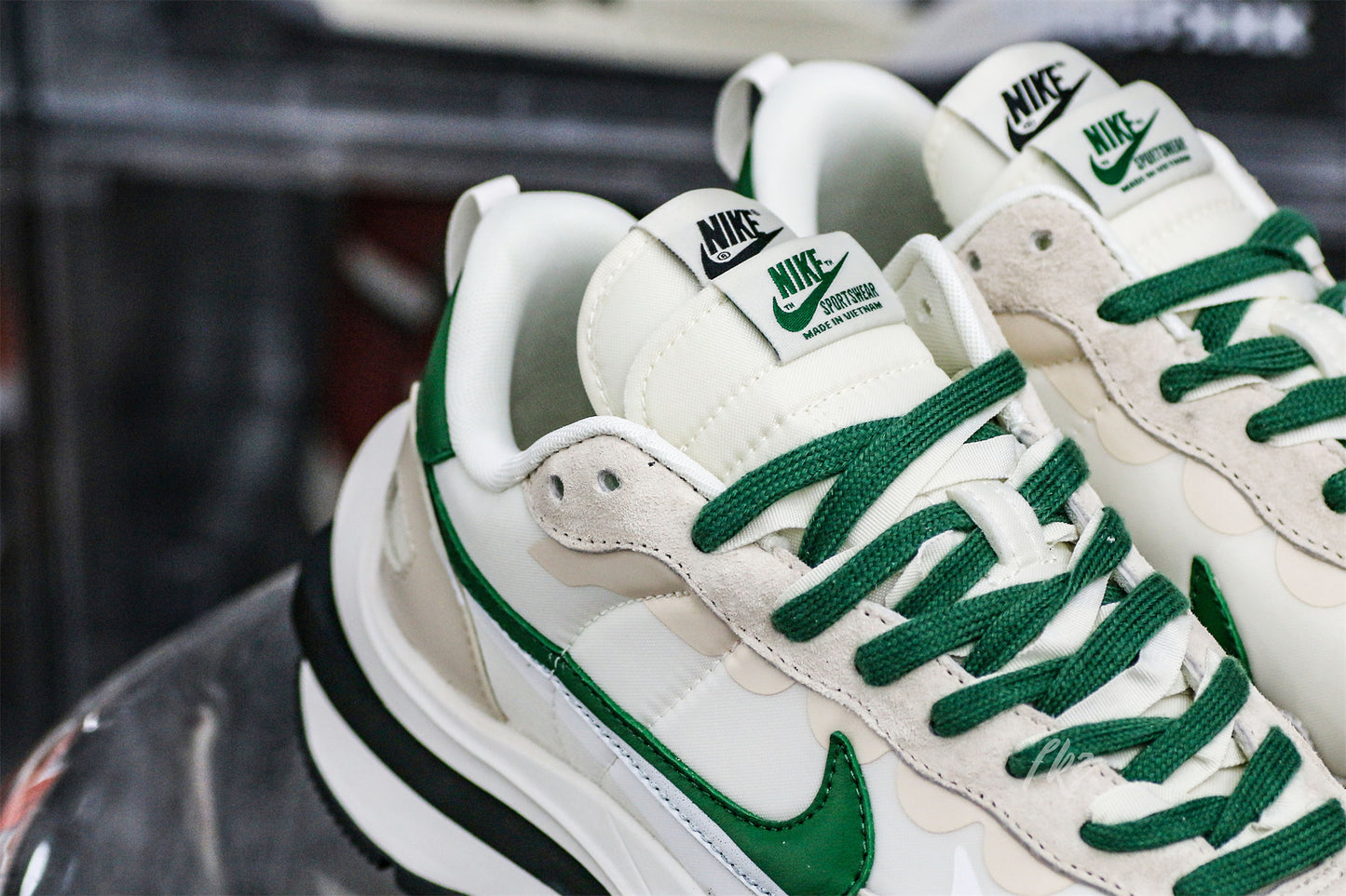 Sacai x colegio Nike VaporWaffle 3.0 White Grey Green