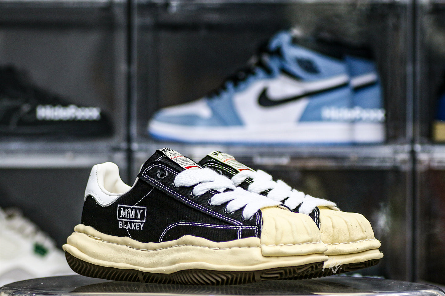 MaisOn Margiel@ Yasuhir0 gum-rubber sole black sneakers