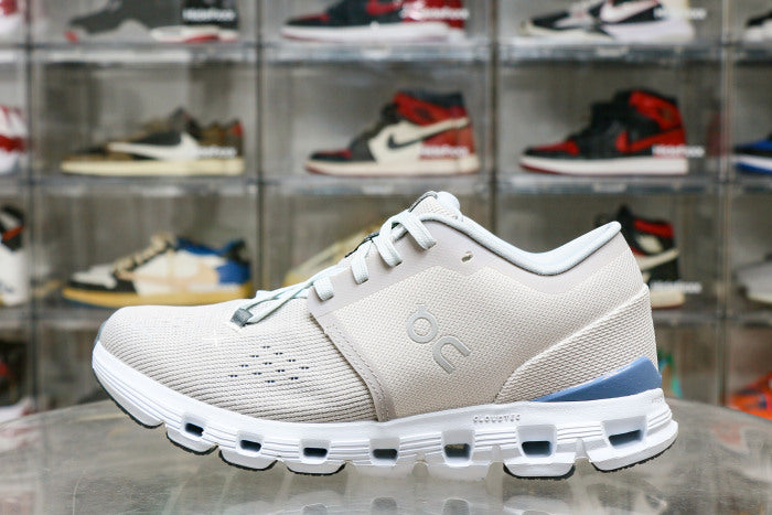 On Running Cloud X 4 Silver Chambray