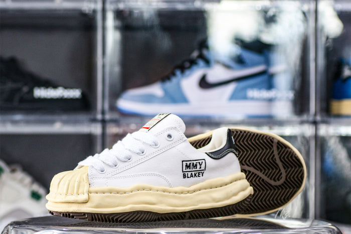 MaisOn Margiel@ Yasuhir0 chunky rubber sole white sneakers