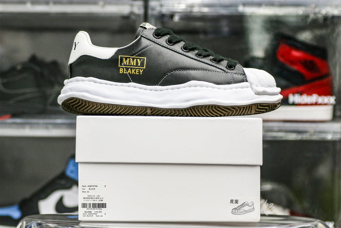 MaisOn Margiel@ Yasuhir0 Blakey logo-patch sneakers