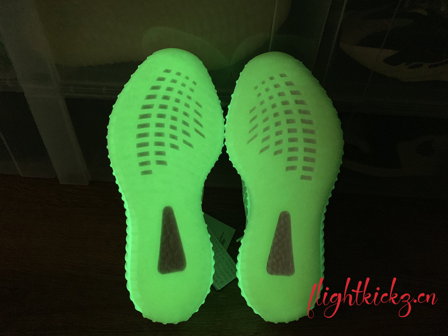Yeezy Boost 350 V2 Glow In The Dark （Ln5 A1)