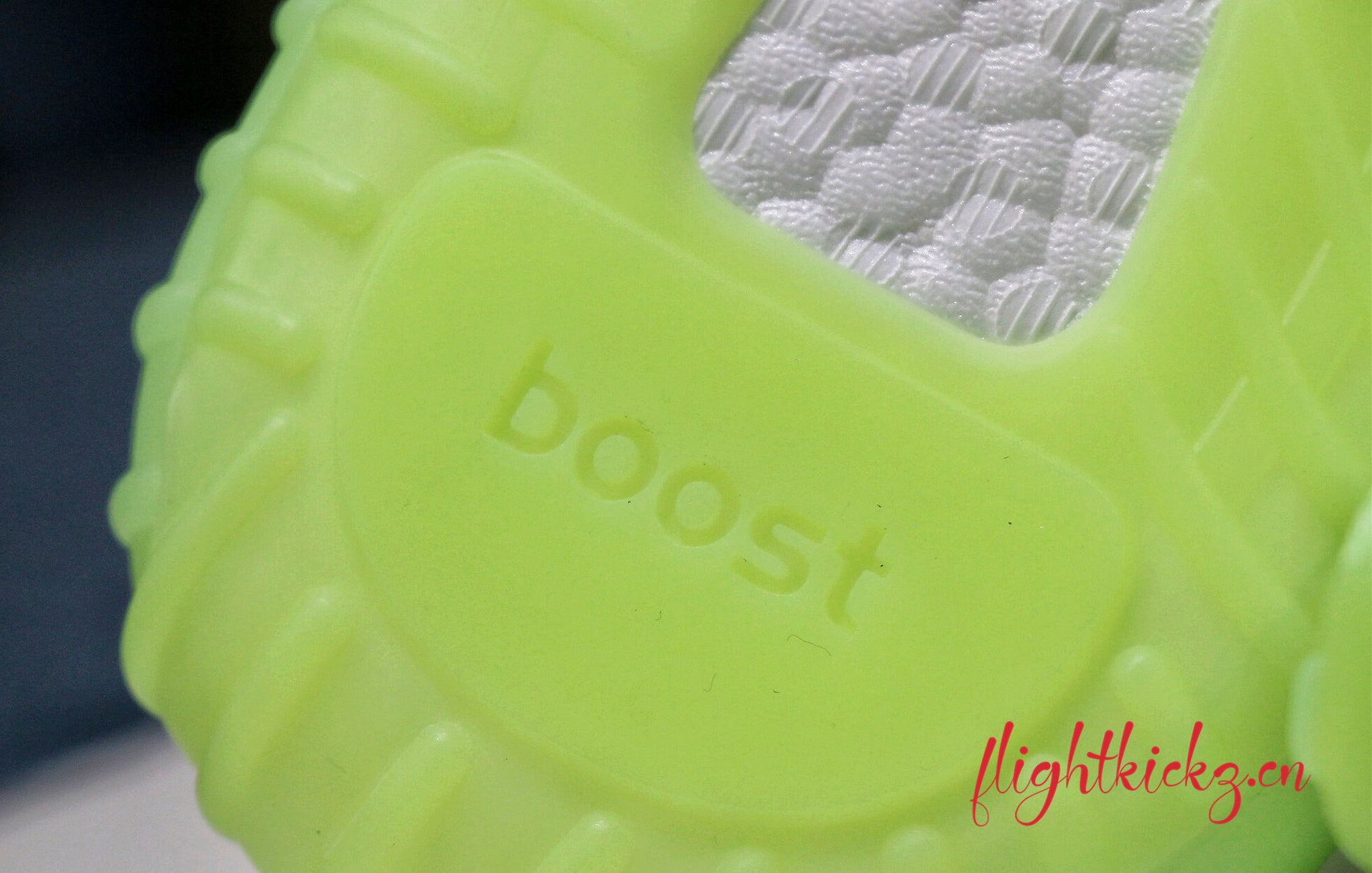 Yeezy Boost 350 V2 Glow In The Dark （Ln5 A1)