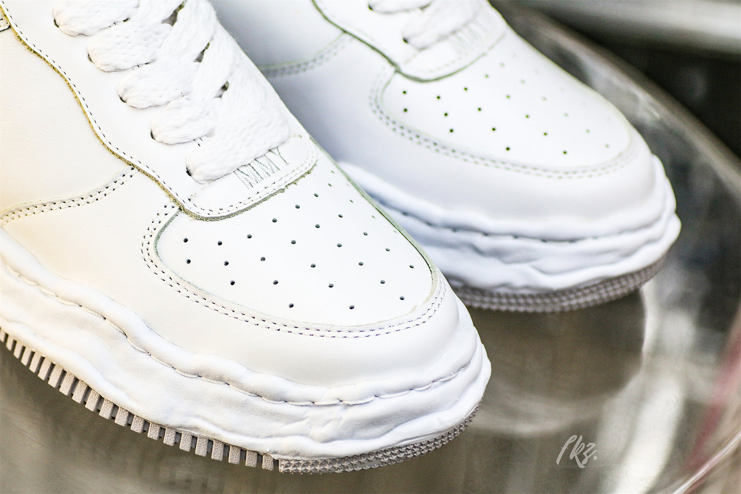 MaisOn Margiel@ Yasuhir0 perforated-detail low-top sneakers