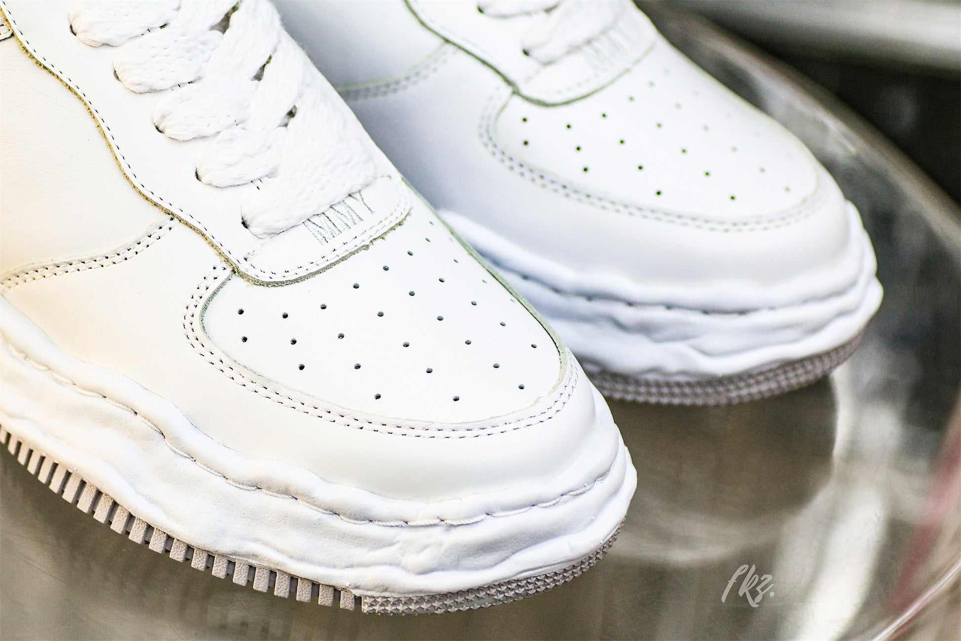 MaisOn Margiel@ Yasuhir0 perforated-detail low-top sneakers