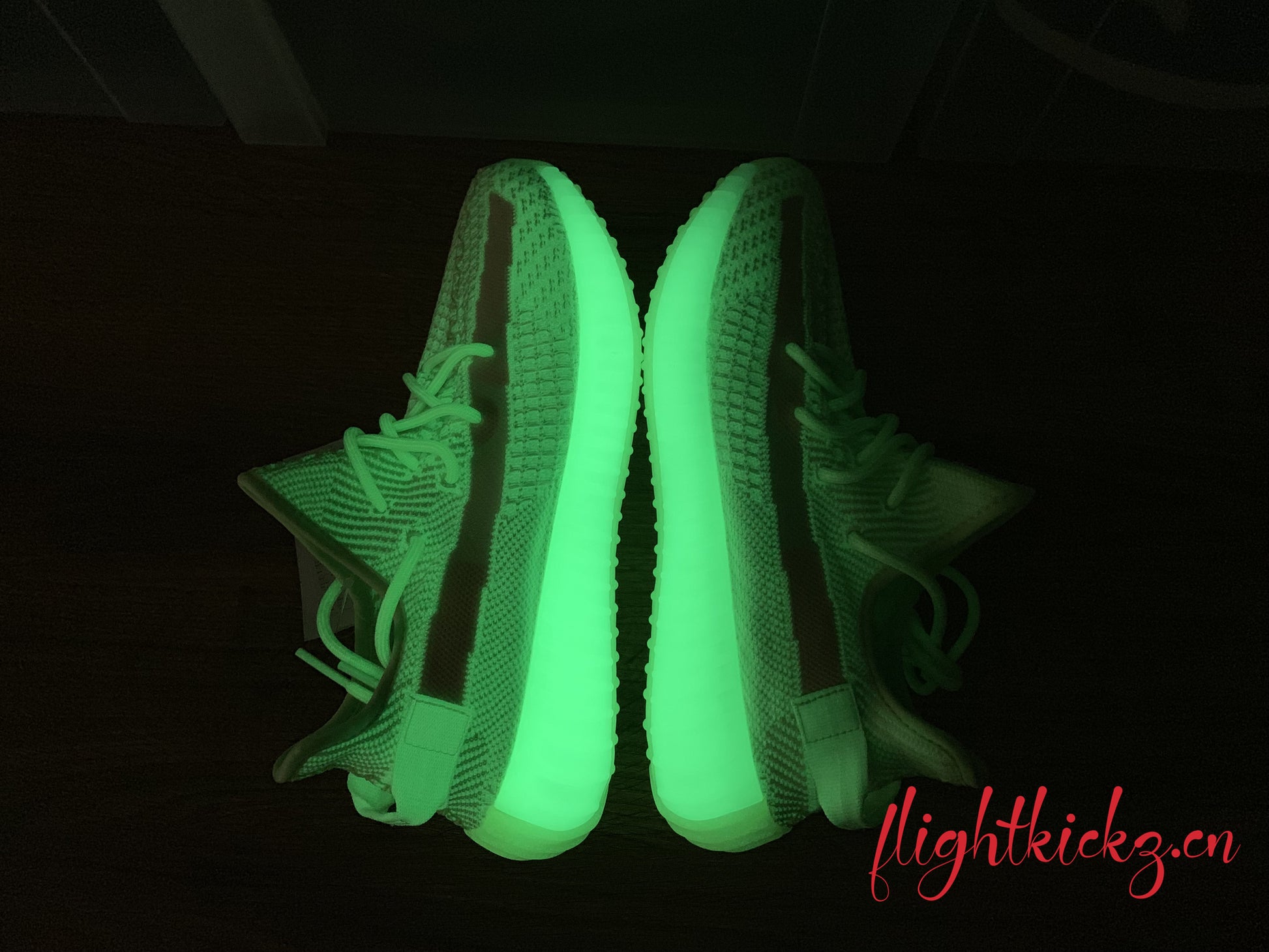 Yeezy Boost 350 V2 Glow In The Dark （Ln5 A1)
