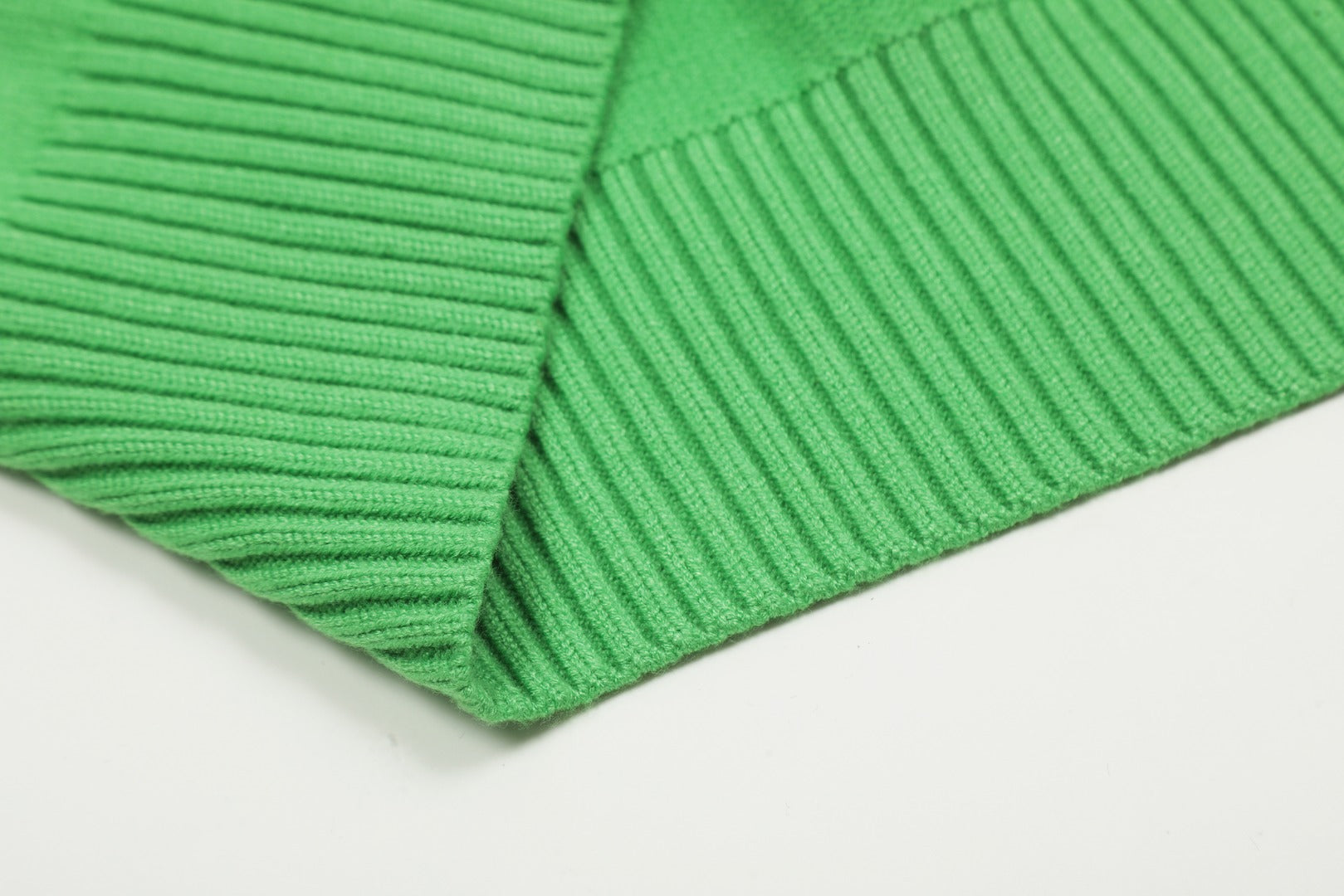 Am1 2024SS classic green jacquard big heart turtleneck sweater