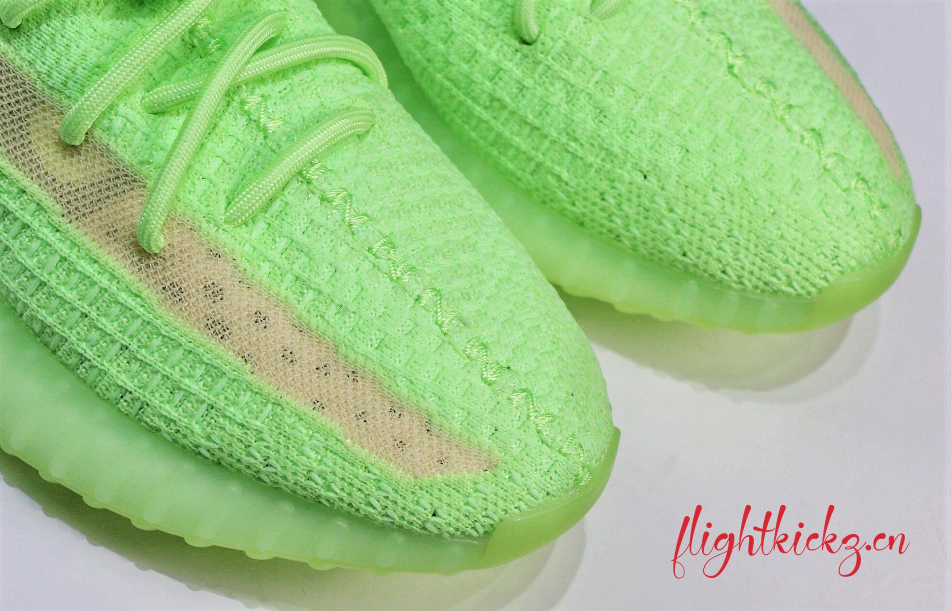 Yeezy Boost 350 V2 Glow In The Dark （Ln5 A1)