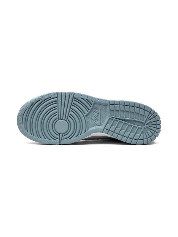 Nike Dunk low “Clear Swoosh”