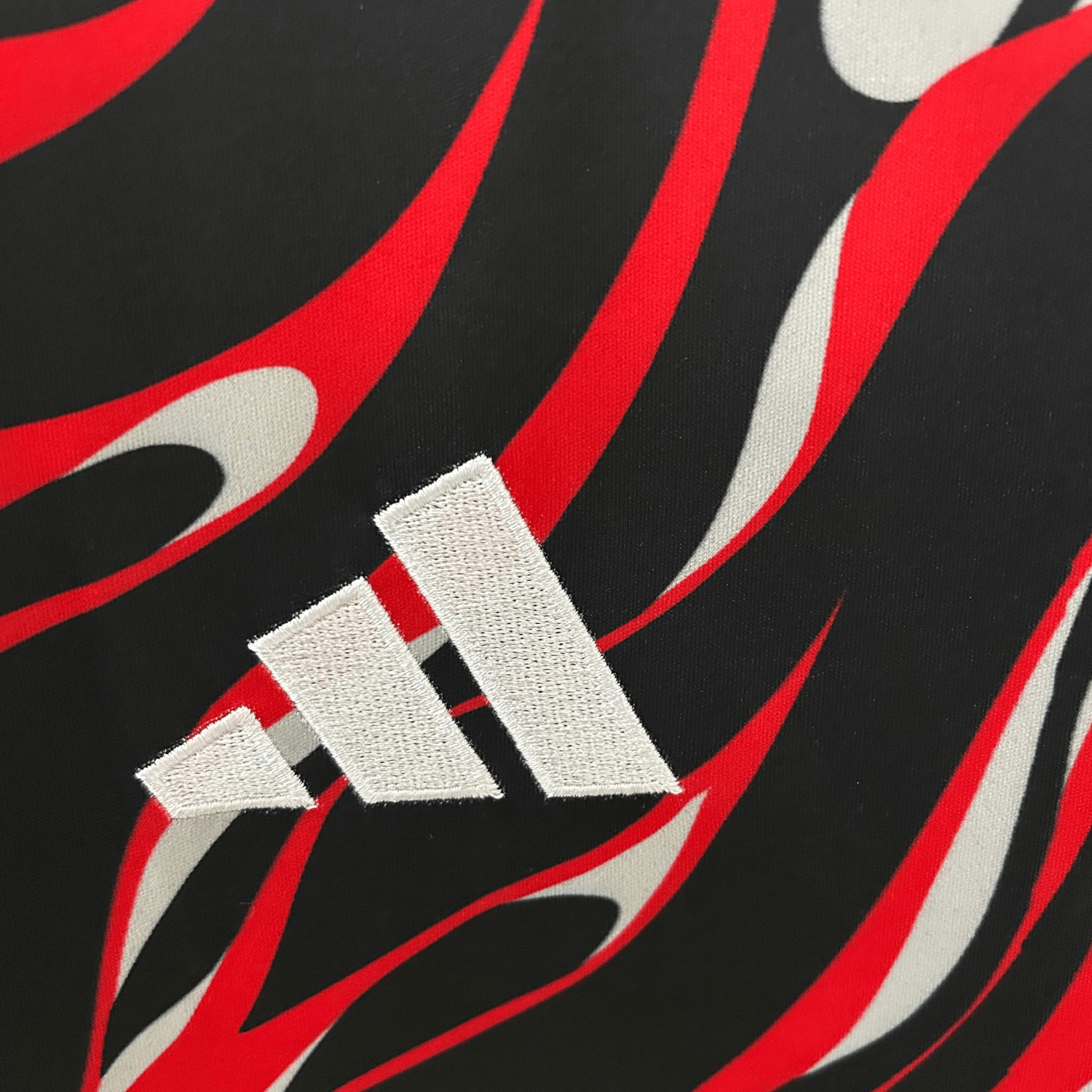 Manchester United "Lava Waves" Premium Kit